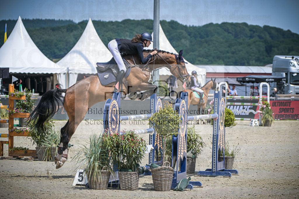 DOS_3647 | Entdecke hochwertige Reitturnierfotos von Foto Oger. Professionell, emotional und authentisch – jetzt Lieblingsmomente im Shop bestellen.Deutschlandweite Turnierfotografie. - Realisiert mit Pictrs.com