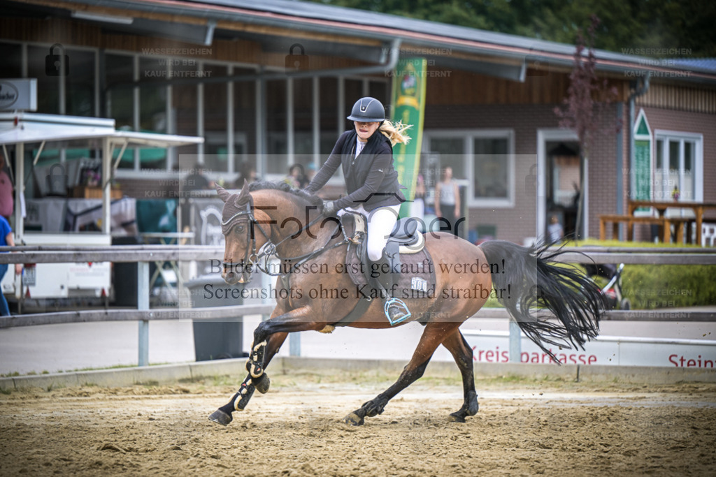 DOS_7059 | Entdecke hochwertige Reitturnierfotos von Foto Oger. Professionell, emotional und authentisch – jetzt Lieblingsmomente im Shop bestellen. - Realisiert mit Pictrs.com