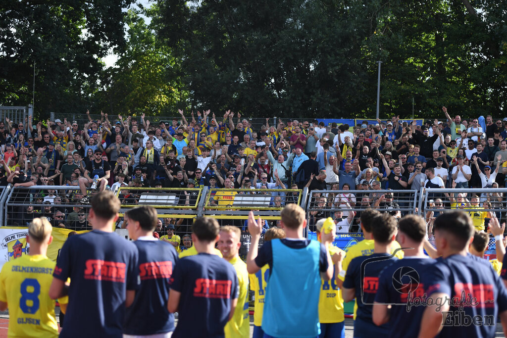 SV Atlas-Delmenhorst-Borussia Mönchengladbach | DFB-Pokal 1. Runde;SV Atlas Delmenhorst (gelb)-Borussia Mönchengladbach (schwarz) am 17.08.2025 in Oldenburg (Marschweg-Stadion), Photo: Philip Eiben 2025 - Realisiert mit Pictrs.com