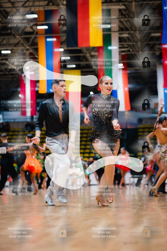 Hessen Tanzt WDSF Open Senior I Latin 7th (219) Thomas Lennefer _ Rosina Witzsche (Blau-Silber Tanzsportclub Berlin)-2025-05-17-2248 | Webshop for digital downloads and prints of dance sport, event & show photographer Julian Link - Realisiert mit Pictrs.com