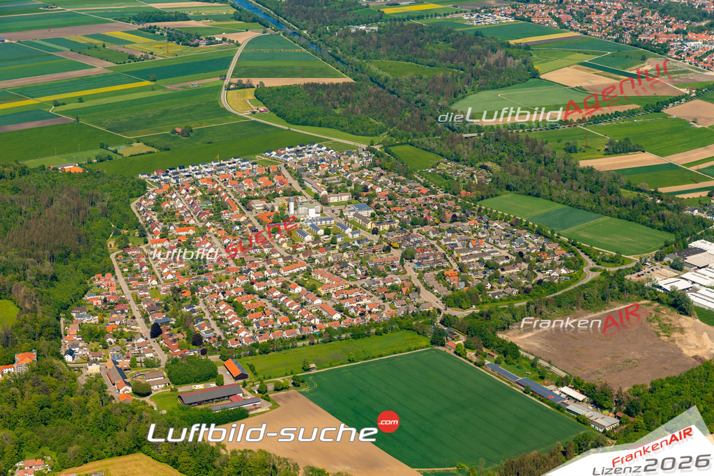 Das Luftbild zeigt : Straßberg Bobingen - Die Luftaufnahme wurde 2024 vom UL-Flugzeug aus erstellt ( keine Drohne ) - Hochauflösende Luftaufnahme - Für grossformatige Ausdrucke geeignet. Die Geschenkidee !Mit Lizenz und Bildrechte bestellbar