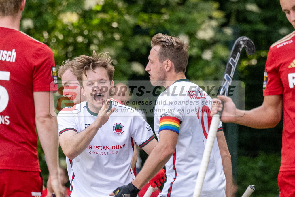 SFE_20240511_0115 | Krefeld, Deutschland, 11.05.2024: Elias Friedrich (Crefelder HTC) Niklas Wellen (Crefelder HTC) in Aktion waehrend des Spiels der Feldhockey 1. Bundesliga Herren zwischen Crefelder HTC - Rot Weiss Köln im Gerd-Wellen-Hockeyanlage am 11.05.2024 in Krefeld, Deutschland. (Foto von Stephan Fehrmann)

Krefeld, Germany, 11.05.2024: Elias Friedrich (Crefelder HTC) Niklas Wellen (Crefelder HTC) in action during the game of Feldhockey 1. Bundesliga Herren between Crefelder HTC - Rot Weiss Köln in Gerd-Wellen-Hockeyanlage at 11.05.2024 in Krefeld, Deutschland. (Foto from Stephan Fehrmann)