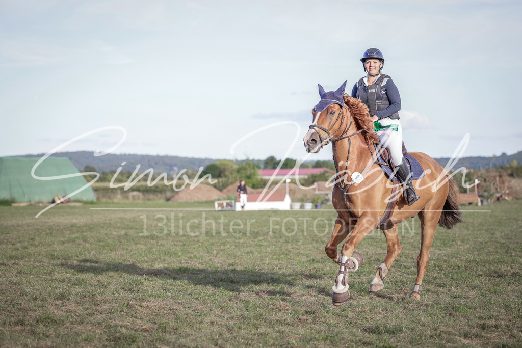 20250906-_3LI8212 | Tierfotografie Pferde, Hunde, Katzen, Haustiere.
Turnierfotografie Reitturniere, Reiten, Springreiten, Dressur in Hanau, dem Main-Kinzig-Kreis und dem Rhein-Main- Gebiet um Frankfurt