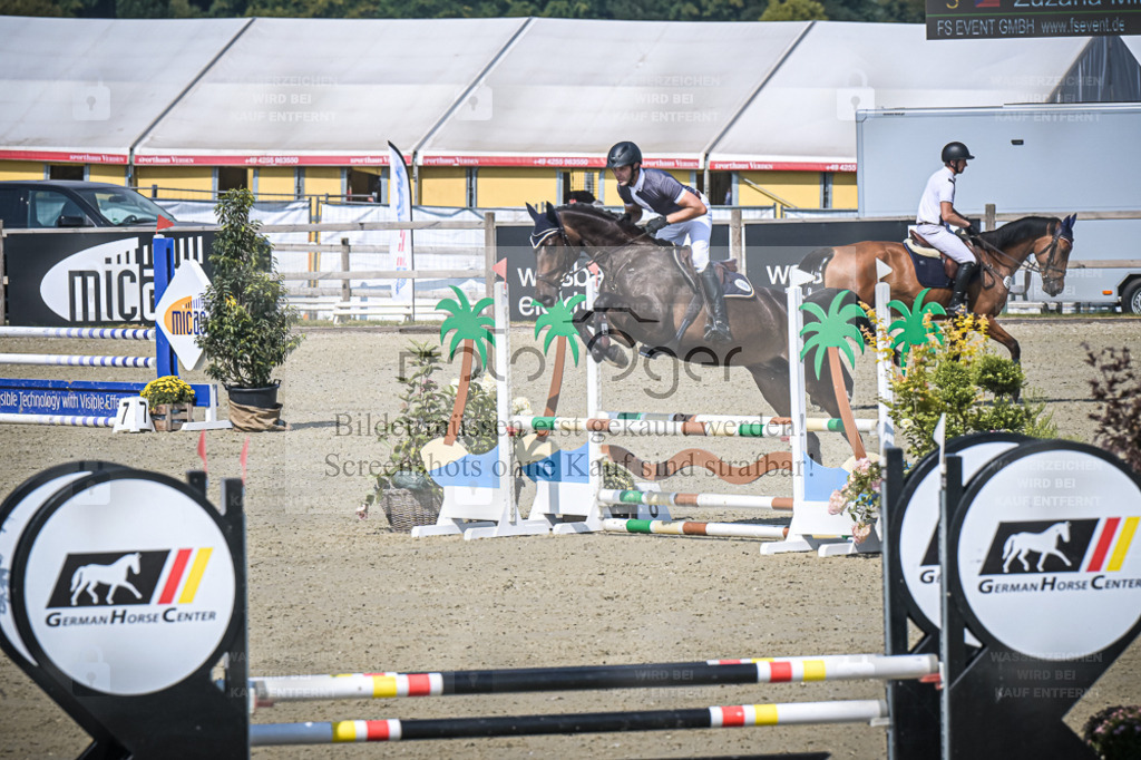 DOS_2821 | Entdecke hochwertige Reitturnierfotos von Foto Oger. Professionell, emotional und authentisch – jetzt Lieblingsmomente im Shop bestellen. - Realisiert mit Pictrs.com