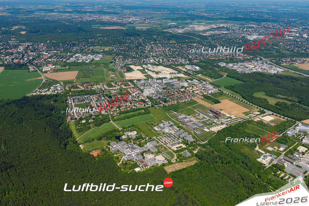 Die Luftaufnahme Martinsried - Planegg wurde 2021 mittels Flugzeug (keine Drohne) erstellt. Hohe Auflösung -für große Poster und Wandbilder geeignet!