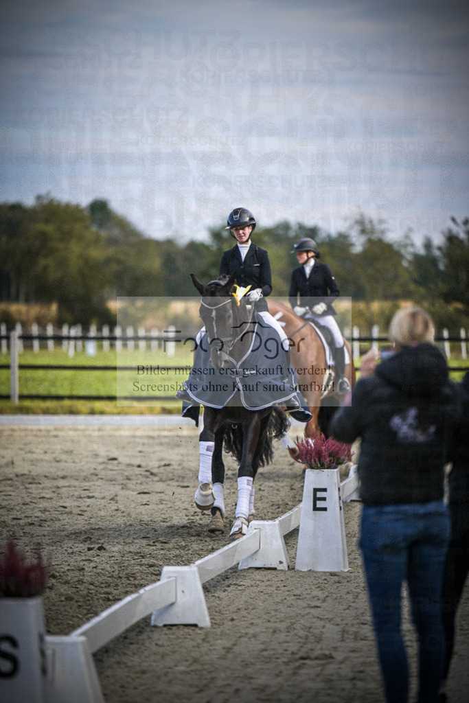 DOS_0053 | Entdecke hochwertige Reitturnierfotos von Foto Oger. Professionell, emotional und authentisch – jetzt Lieblingsmomente im Shop bestellen.Deutschlandweite Turnierfotografie. - Realisiert mit Pictrs.com