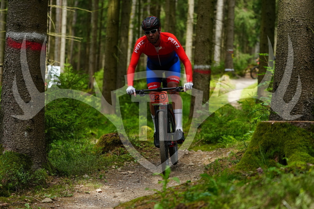 FC100401 | Fotogalerie der Treibjagd im Dunkelwald - Dein MTB Etappenrennen im Erzgebirge - Realisiert mit Pictrs.com