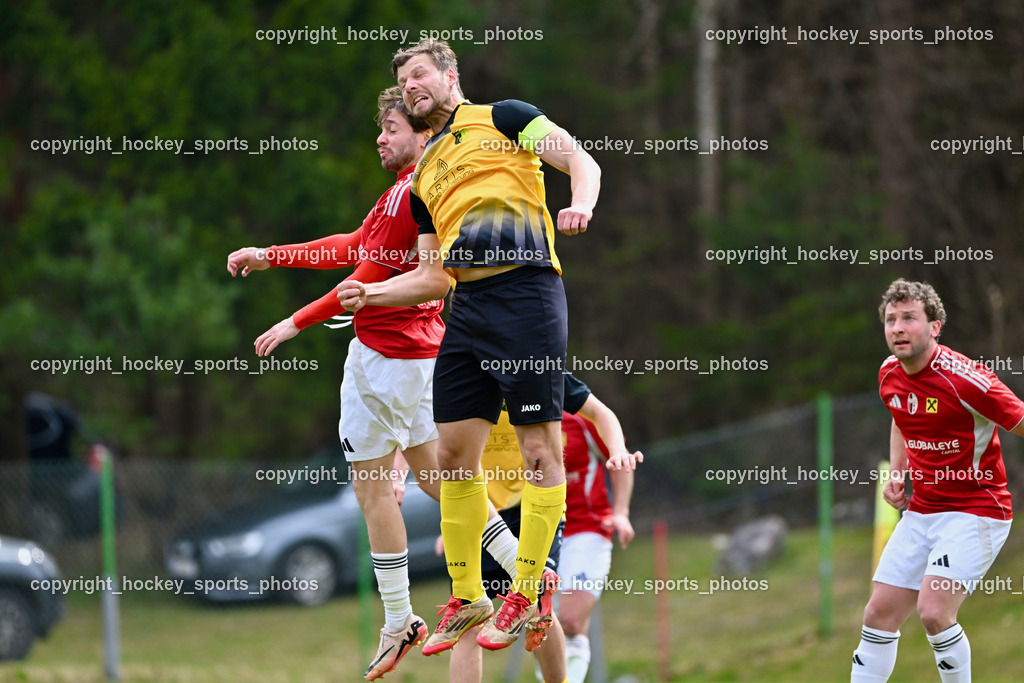 SV Arnoldstein vs. FC Union Sillian-Heinfels | #31 Roman Binter SV Arnoldstein, #11 Pascal Brandstätter FC Sillian, #6 Gabriel Mayr FC Sillian, SV Arnoldstein vs. FC Union Sillian-Heinfels, SV Arnoldstein vs. FC Union Sillian-Heinfels am 29.03.2026 in Arnoldstein (Waldparkstadion Arnoldstein), Austria, (Photo by Bernd Stefan)