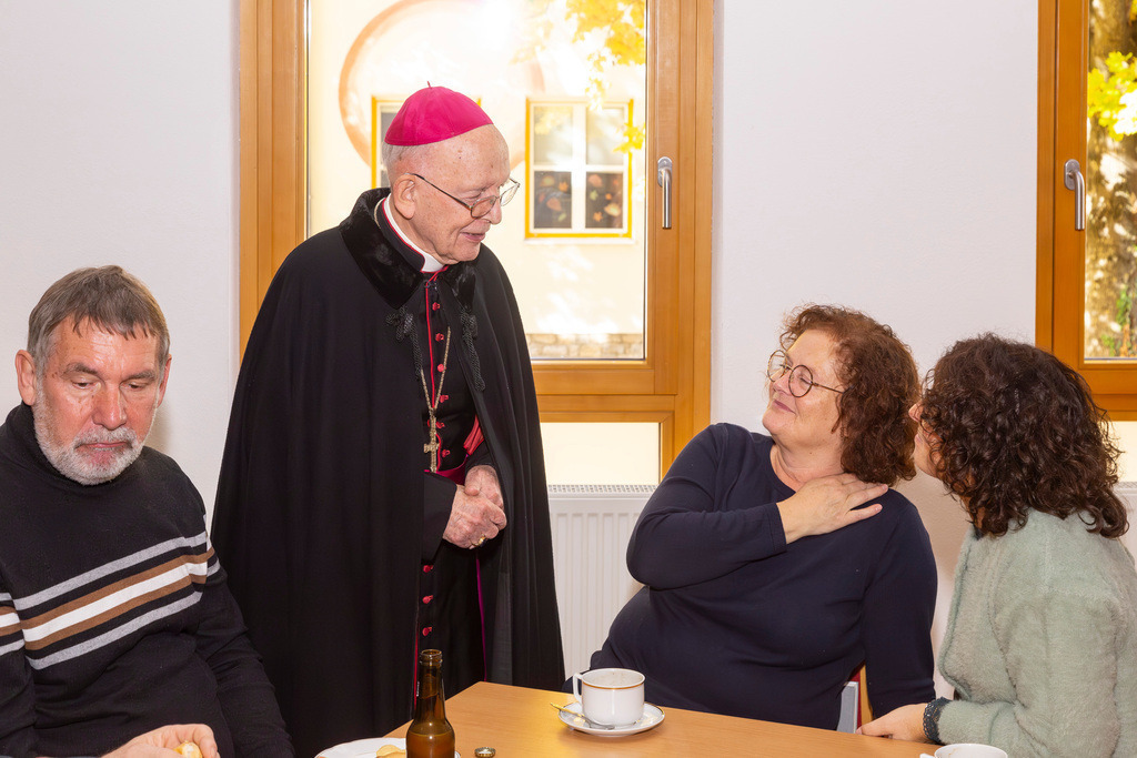 Festmesse-126 | Fotodoku der Festmesse anläßlich der Seligsprechung von Maria Theresia LEDOCHOWSKA 1975, zelebriert von Altbischof DDr. Klaus Küng und Pfarrer Mag. Zenon PAJAK in der Pfarrkirche Loosdorf. 