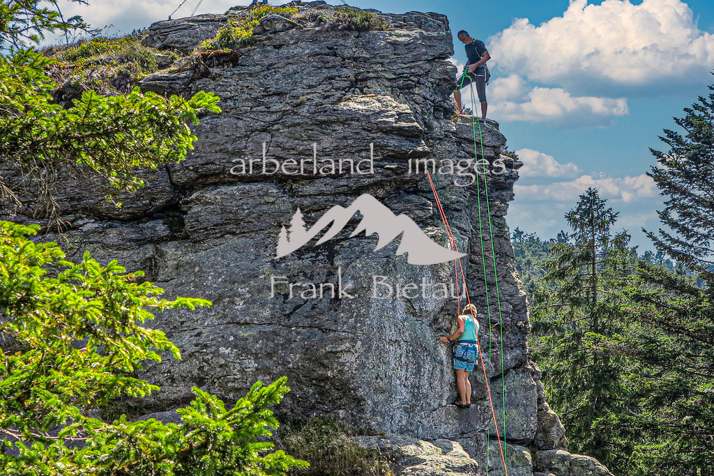 IMG_1870-Bearbeitet | Kletterer an der Felsformation Rauchröhren