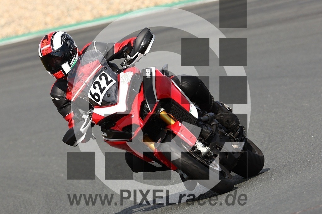 0622-20240909_03055 | Schöne Erinnerungen an spannende Momente - das festzuhalten ist unser Job. PIXELrace.de ist seit 2003 auf den Rennstrecken Europas unterwegs um die Action draußen beim Fahren und die wunderbare Stimmung imm Fahrerlager für euch einzufangen.