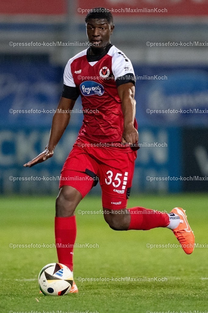 xYDR12032501072 | 12.03.2025, xydrx, Fußball, Viktoria Köln - Rot-Weiss Essen, 3.Liga, Sportpark Höhenberg, Saison 2024 2025: Zoumana Keita (Viktoria Köln #35). DFB regulations prohibit any use of photographs as image sequences and or quasi-video.