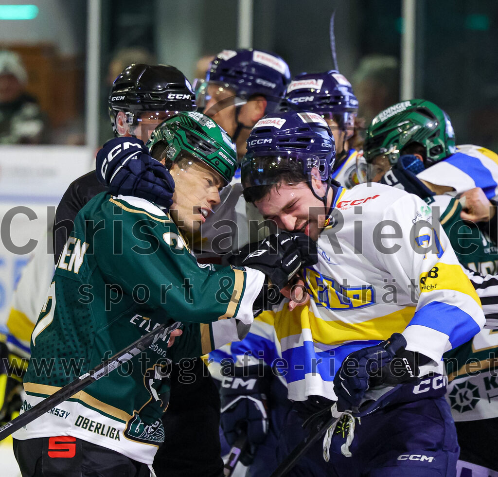 2026-01-09_106_TSV_Erding_gegen_Stuttgart_Rebels | Erding, Deutschland, 09.01.2026:Eishockey, Oberliga Süd 2025 / 2026, 35. Spieltag, TSV Erding gegen Stuttgart Rebels, Endergebnis: Mark Waldhausen (Erding Gladiators, #27), Reagan Poncelet (Stuttgart Rebels, #71)Foto: Christian Riedel / fotografie-riedel.net