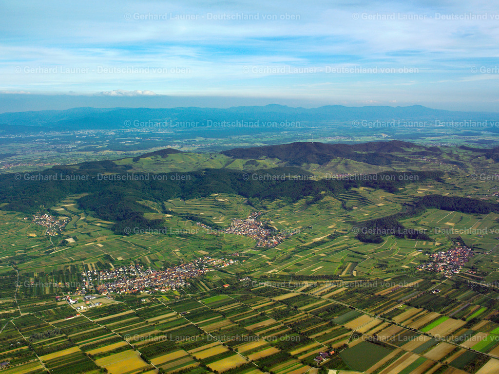 9200350 | Blick über den Kaiserstuhl von Königsschaffhausen in Richtung Südosten