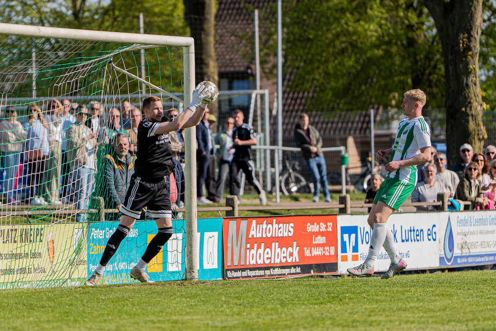 Fußball I Herren I Saison 2025-2026 I Bezirksliga Weser-Ems 4 I 29. Spieltag I TuS Lutten - SV Holdorf I 12562 | jns.sportfotos - Realisiert mit Pictrs.com