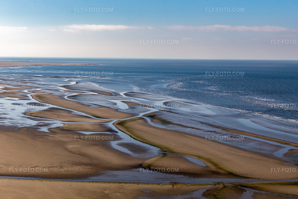 Aerial view: West coast at low tide in Fanø in the state South Denmark, Denmark.Photo: IMG_118651.jpg taken on 09/21/2019 by Werner Riehm/FLY-FOTO.comResolution of the original: 5241 x 3494 px