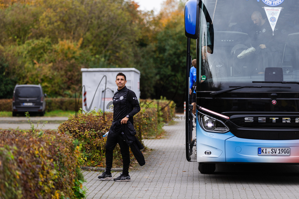 2. Bundesliga, Saison 2025/26, 11. Spieltag: SC Preußen Münster - Holstein Kiel | Münster, 31.10.2025: 2. Bundesliga, 11. Spieltag, Holstein Kiel schwitzt im Sportpark Gievenbeck in Münster an. Foto: sportfotografie.ms | Markus Paletta - Realisiert mit Pictrs.com