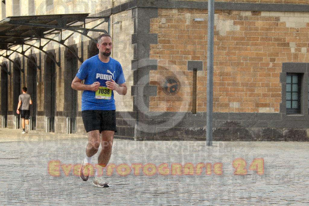 250920_1525_EV4_8732 | Sportfotografie im Rhein-Sieg Kreis, Köln, Bonn, NRW, Rheinland Pfalz, Hessen, etc. Unser Tätigkeitsfeld umfasst den Laufsport vom Volkslauf über den Marathon, Duathlon, Triathon bis zum Ultralauf wie Kölnpfad Ultra oder Schindertrail.