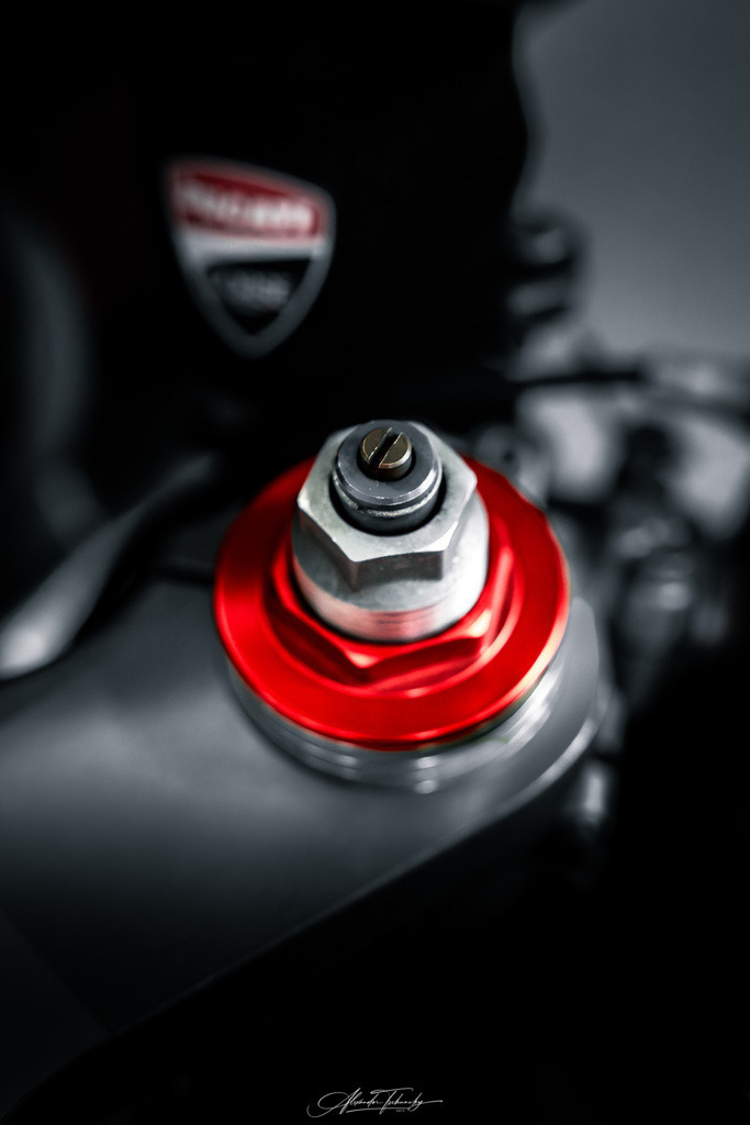 Ducati 996 | Entdecken Sie die faszinierende Welt von Alexander Tschuncky Arts: Kreative Fotografie, atemberaubende Automobilkunst und hochwertiger Bilderdruck. Lassen Sie sich inspirieren! - Realisiert mit Pictrs.com