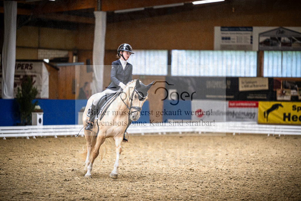 DOS_2696 | Entdecke hochwertige Reitturnierfotos von Foto Oger. Professionell, emotional und authentisch – jetzt Lieblingsmomente im Shop bestellen.Deutschlandweite Turnierfotografie. - Realisiert mit Pictrs.com