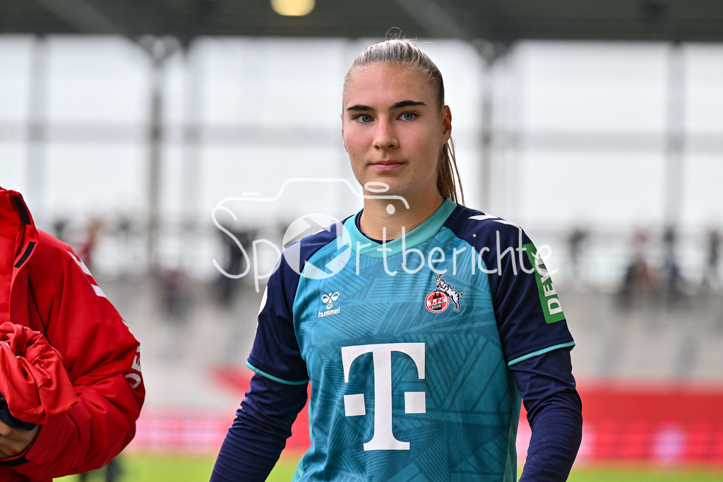 FC Bayern München Frauen - TSG 1899 Hoffenheim Frauen | im Bild Alena BIENZ (1. FC Koeln Frauen #11) nach der Niederlage in Muenchen / enttaeuscht / Frauen Bundesliga: FC Bayern München Frauen - 1. FC Köln Frauen, FC Bayern Campus am 05.10.2024