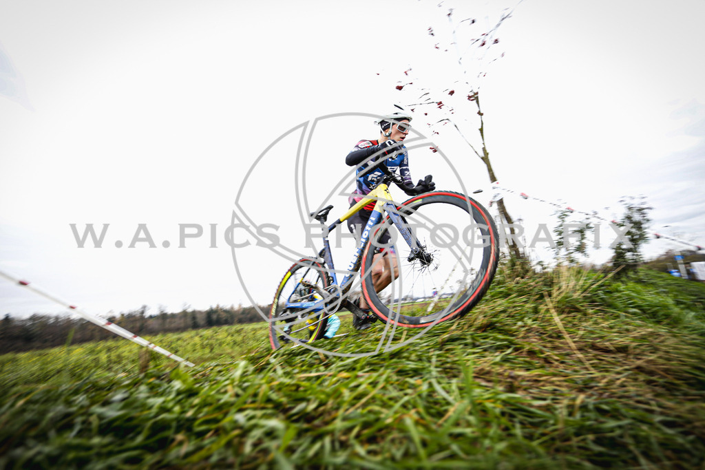..... | AUSTRIA, 24.11.24, 3.Radquerfeldein GP um das Sportzentrum Gunskirchen Image shows: Photo: Wapics / Andreas Willdoner