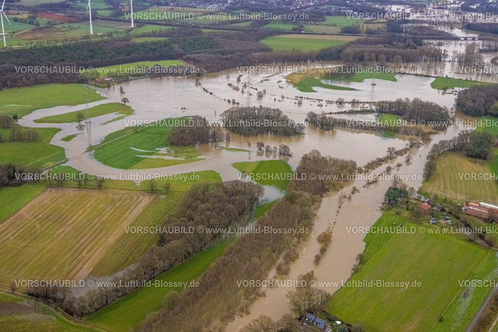 Schermbeck231204158Lippe | Luftbild vom Hochwasser der Lippe, Weihnachtshochwasser 2023, Fluss Lippe tritt nach starken Regenfällen über die Ufer, Überschwemmungsgebiet Lippebogen am Brückenweg, Bäume und Strommasten im Wasser, Gahlen, Schermbeck, Ruhrgebiet, Nordrhein-Westfalen, Deutschland