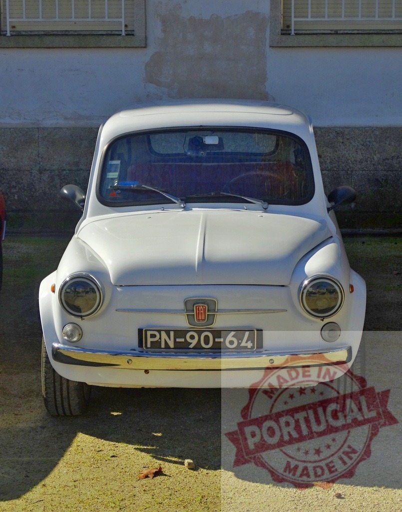 White vintage Fiat 500 car showcasing classic design | White classic Italian Fiat 500 car parked outdoors with a front view - Realisiert mit Pictrs.com