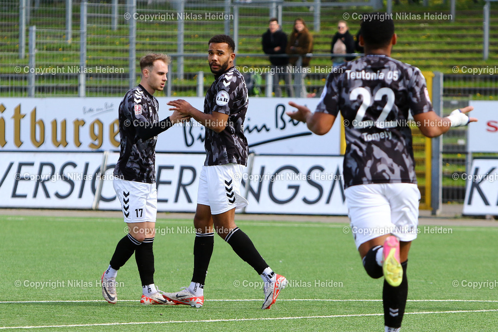NH_Teutonia05_FCStPauliU23_RegionalligaNord_14042024 | #24 Affamefuna-Michael Ifeadigo bejubelt das 2:2 zusammen mit #17 Ole Wohlers (Teutonia 05)

Regionalliga Nord I 29. Spieltag I 14.04.2024
