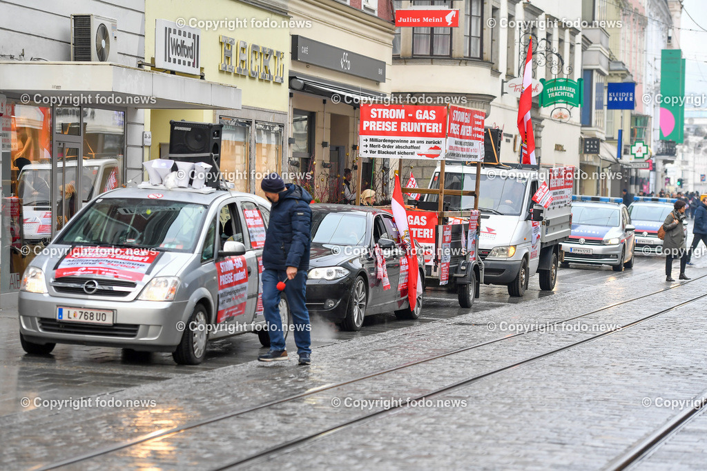 Demonstration zum Thema Gas- und Strompreise runter_ Linz_ 11.01.2023-17 | 11.01.2023, Linz, AUT, Demonstration zum Thema Gas- und Strompreise runter, Linz, im Bild Demonstrationsteilnehmer, Demomarsch