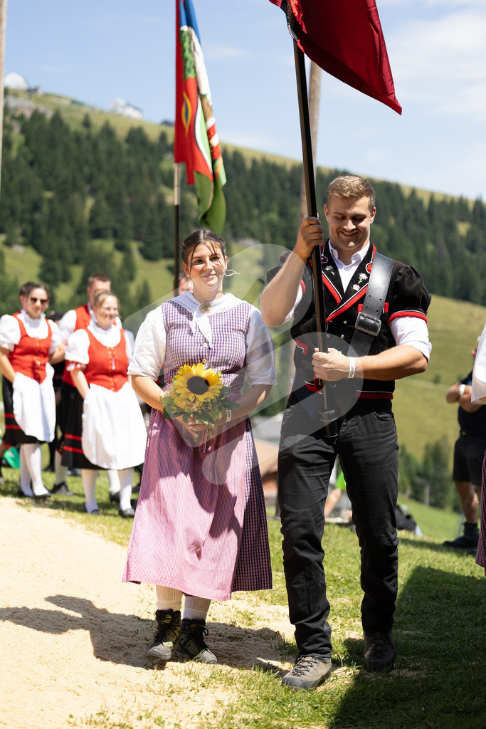 Rigi2025_2016 | Die Schwinger des Schwyzer Kantonalen Schwingerverbandes: Fotos, die Dynamik und Leidenschaft festhalten, sowie emotionale Momente aus dem traditionellen Schwingsport zeigen. - Realisiert mit Pictrs.com