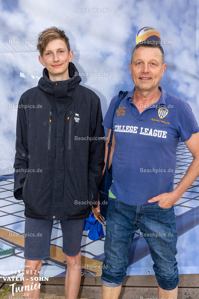 2022-00063123-Vater-Sohn-Turnier-Teamfotos-2 | 26.05.2022; Berlin Foto: Gerold Rebsch - www.beachpics.de