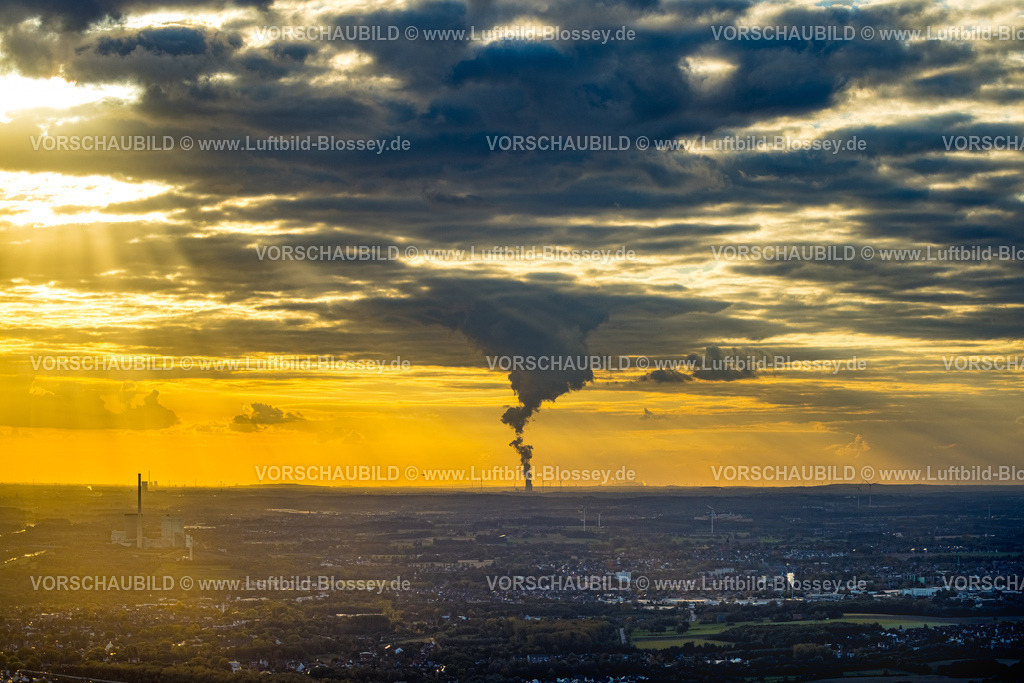Datteln241011146Evonik | Luftbild, EON Kraftwerk Datteln 4 der Uniper Kraftwerke GmbH, Sonnenuntergang, Gegenlicht Schattenspiel, Emmission, mit rauchendem Kühlturm am Dortmund-Ems-Kanal, Blick nach Datteln, Dümmer, Datteln, Ruhrgebiet, Nordrhein-Westfalen, Deutschland