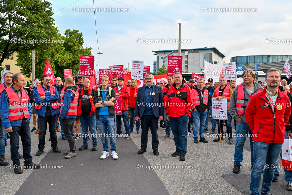 Kundgebung der Gewerkschaft_ PROGE_ 23.05.2024-19 | 23.05.2024, Linz, AUT, Kundgebung der Gewerkschaft, PROGE, im Bild Kundgebungsteilnehmer, Andreas Stangl (Praesident der Arbeiterkammer Ooe, OeGB-Landesvorsitzender)