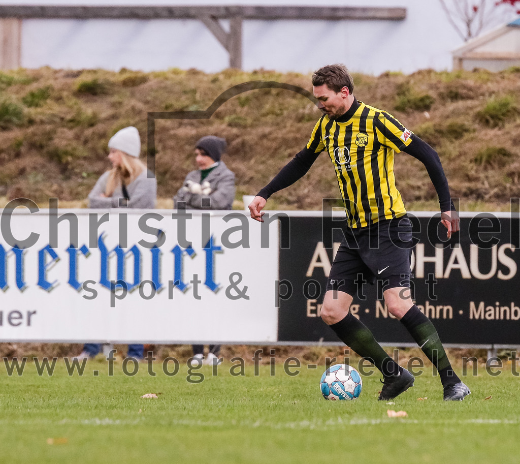2023-11-11_003_FC_Moosinning_gegen_TSV_Peterskirchen | Moosinning, Deutschland, 11.11.2023:
Fußball, Bezirksliga Oberbayern Ost 2023 / 2024, 17. Spieltag, FC Moosinning gegen TSV Peterskirchen, Endergebnis: 5:0

Georg Ball (FC Moosinning, #7)

Foto: Christian Riedel / fotografie-riedel.net