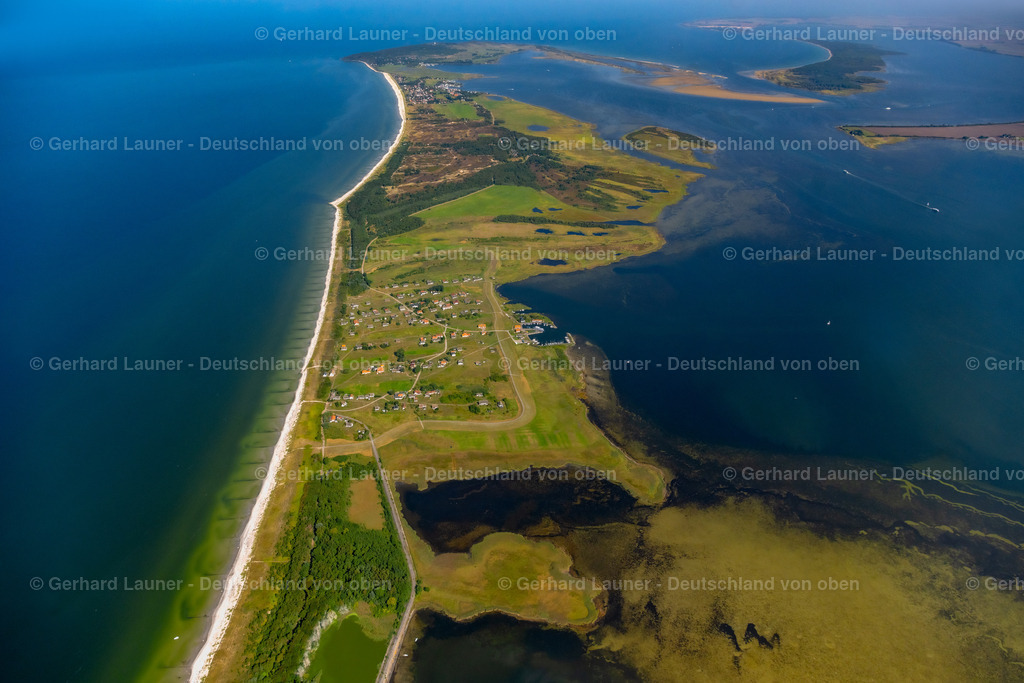4061563 | INSEL HIDDENSEE 08.09.2021 Ortsansicht von Plogshagen an der Ostseeküste auf der Insel Hiddensee im Bundesland Mecklenburg-Vorpommern. // Townscape Plogshagen on the seacoast of the Baltic Sea on the island Hiddensee in the state Mecklenburg - Western Pomerania. Foto: Gerhard Launer