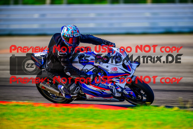 MaZZes_FotoMatrix_240520_6021986_2258 | WEISS