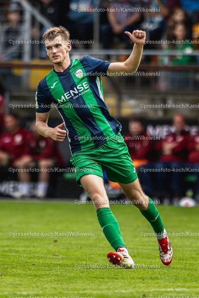 xkwi02082501074 | 02.08.2025, xkwix, Fußball, Regionalliga West, FC Gütersloh - 1. FC Bocholt, Ohlendorf Stadion im Heidewald: Luis Frieling ( FC Gütersloh #21 ) 