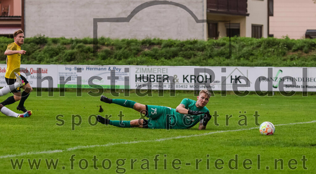 2023-08-09_026_FC_Moosinning_II_gegen_SpVgg_Altenerding | Moosinning, Deutschland, 09.08.2023:
Fußball, Kreisliga 2023 / 2024, 3. Spieltag, FC Moosinning II gegen SpVgg Altenerding, Endergebnis: 1:1

Torschuss zum 1:0 durch Sebastian Michalak (FC Moosinning, #19)

Foto: Christian Riedel / fotografie-riedel.net