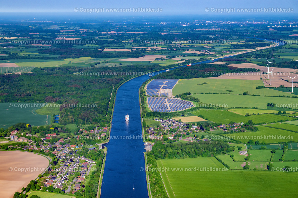 Sehestedt_ELS_2542170524 | SEHESTEDT 17.05.2024 Kanalverlauf und Uferbereiche des Verbindungs- Kanales " Nord-Ostsee Kanal " an der Straße Wiesengrund in Sehestedt im Bundesland Schleswig-Holstein, Deutschland. // Canal course and shore areas of the connecting canal " Nord-Ostsee Kanal " on street Wiesengrund in Sehestedt in the state Schleswig-Holstein, Germany. Foto: Martin Elsen