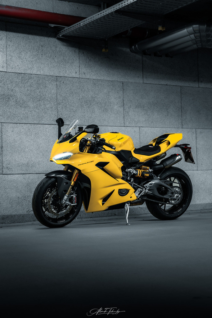 Ducati Panigake V2S | Entdecken Sie die faszinierende Welt von Alexander Tschuncky Arts: Kreative Fotografie, atemberaubende Automobilkunst und hochwertiger Bilderdruck. Lassen Sie sich inspirieren! - Realisiert mit Pictrs.com