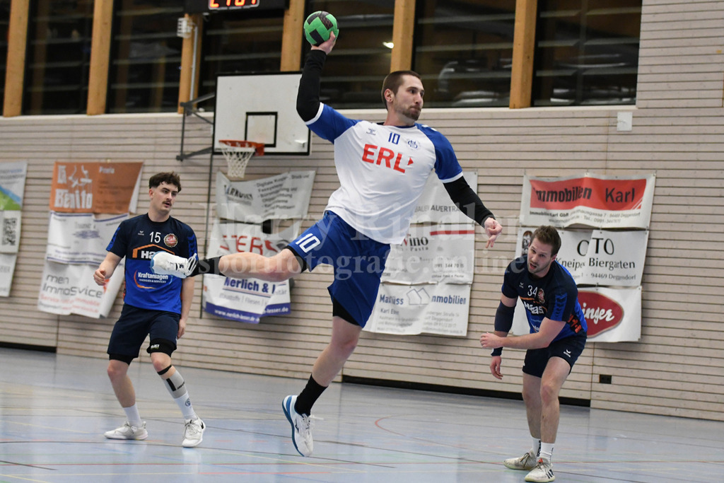 HC Deggendorf : TSV Simbach II   | Alexander Kohlbauer  (HC Deggendorf  #10) - Realisiert mit Pictrs.com