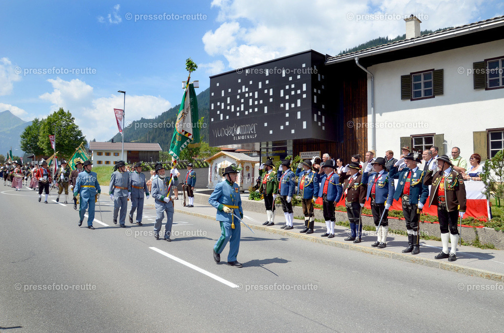 KAISERJAEGER-news-2022-Juli24-Bezirksschuetzenfest-Elbigenalp-D51-DSC_1136 | Info aus dem Bezirk Reutte/Ausserfern Tirol sowie eine umfangreiche Bilddatenbank über die gesamte Region: Lechtal, Talkessel Reutte, Tannheimertal, Zwischentoren. Lech, Plansee, Zugspitze, Grenztunnel, B179, Fernpassstraße, Verkehr, Lawinen, Tradition, - Realisiert mit Pictrs.com