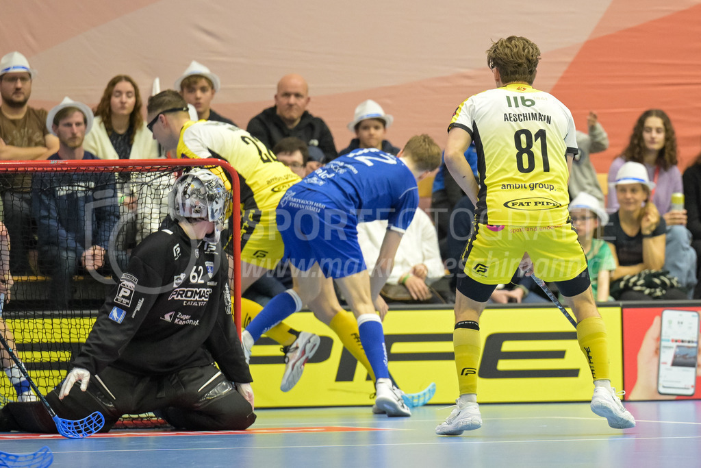 Zug United vs HC Rychenberg - 22. February 2025 | Zug United vs HC RychenbergSporthalle Wankdorf, BernTim Aeschimann (#81 HC Rychenberg Winterthur) wartet vor dem Tor von Nils Schälin (#62 Zug United) auf einen Pass.Bild: Sportfotografie Markus Aeschimann | www.markus-aeschimann.ch - Realisiert mit Pictrs.com