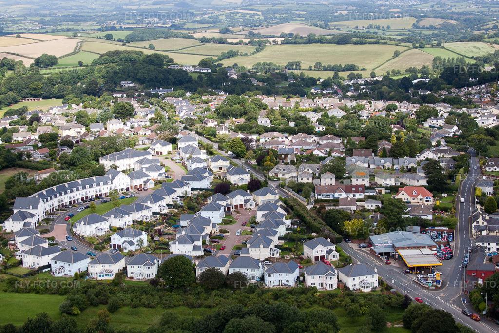 Aerial view: View of the town in Marldon in the state England, Great Britain. – Photo: IMG_19785.jpg taken on 07/25/2009 by Werner Riehm/FLY-FOTO.com – Resolution of the original: 4752 x 3168 px