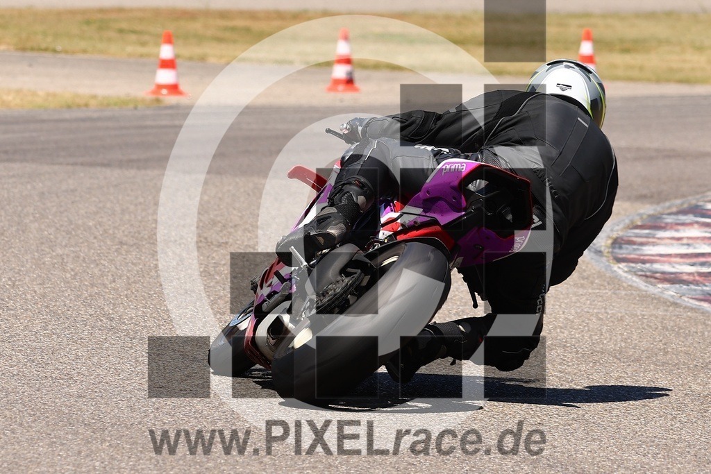 0630-20260529_02824 | Schöne Erinnerungen an spannende Momente - das festzuhalten ist unser Job. PIXELrace.de ist seit 2003 auf den Rennstrecken Europas unterwegs um die Action draußen beim Fahren und die wunderbare Stimmung imm Fahrerlager für euch einzufangen.
