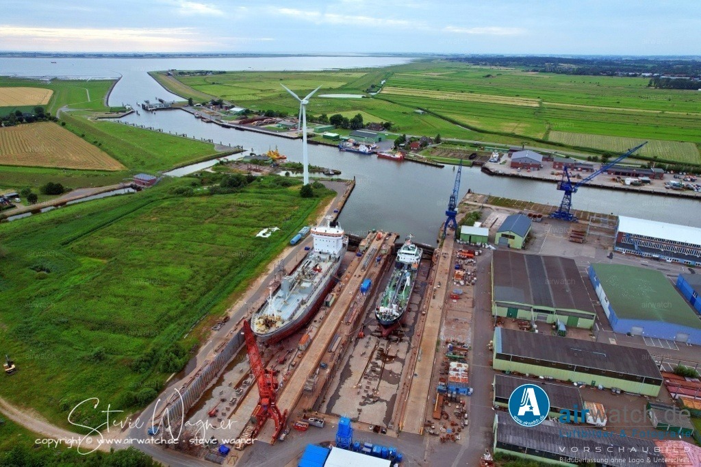 HDR - Husumer Dock und Reparatur GmbH & Co. KG | Husumer Dock und Reparatur GmbH & Co. KG (HDR) ist ein deutsches Unternehmen, das sich auf Schiffsreparatur spezialisiert hat. Zu seinen Leistungen gehören Stahlarbeiten, Innenausbau, Maschinenbau, Rohrarbeiten, Malerei, Elektrik und Tankreinigung. Das Unternehmen wurde 2000 gegründet und befindet sich an der Südseite des Husumer Hafens. Es ist ein Anziehungspunkt für Schiffe aus der ganzen Welt und macht sich zukunftsfest.  Die Werft hat eine Belegschaft von 30 Mitarbeitern und ist auf der Rödemis Hallig an der Nordsee gelegen.