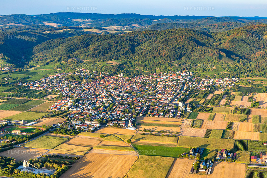 Luftbild: Ort an der Bergstraße im Ortsteil Leutershausen in Hirschberg im Bundesland Baden-Württemberg in Deutschland. Foto: IMG_109386.jpg vom 30.07.2018 durch Werner Riehm/FLY-FOTO.de