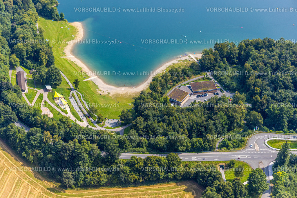 Meschede250807205 | Luftbild, H1 am See Restaurant mit Gründach, Sandstrand und Erlebnisspielplatz Piraten Bucht Hennesee, Berghausen, Meschede, Sauerland, Nordrhein-Westfalen, Deutschland