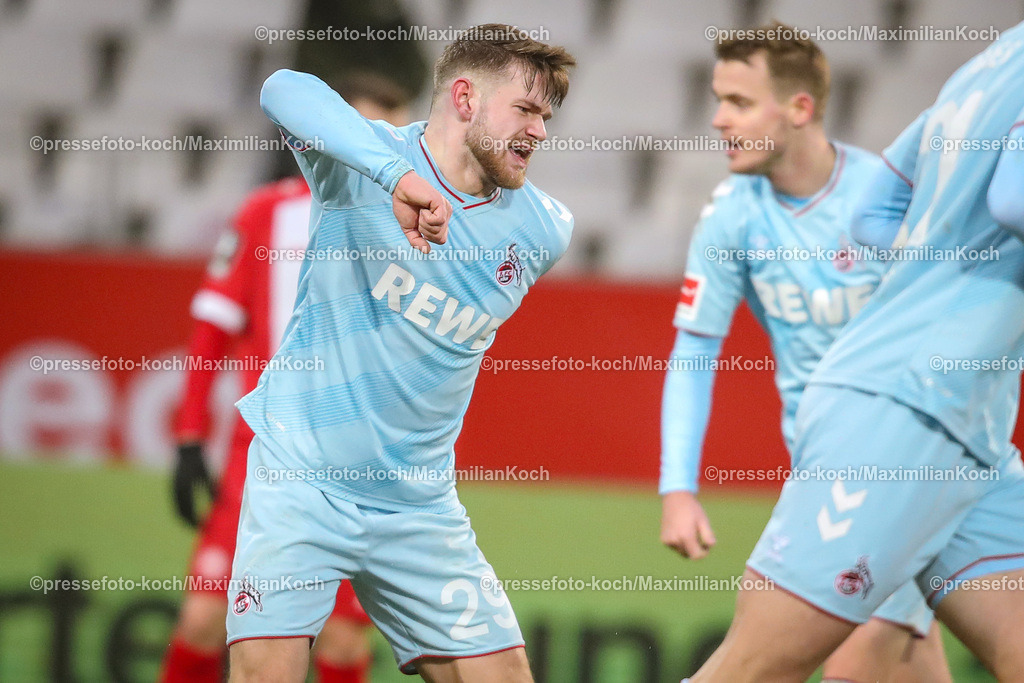 RWE06012401060 | 06.01.2024, Essen, Fußball, Herren, Stadion an der Hafenstraße, Testspiel, Rot-Weiss Essen – 1. FC Köln:  Torjubel nach dem 4:4 Ausgleich durch Jan Thielmann (1.FC Köln). 
DFB regulations prohibit any use of photographs as image sequences and or quasi-video.